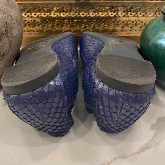 Tory Burch deep blue snakeskin embossed leather ballerina flats - 5M - Picture 13 of 16